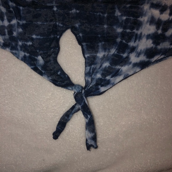 Crop Top with Thick Straps - Picture 2 of 3